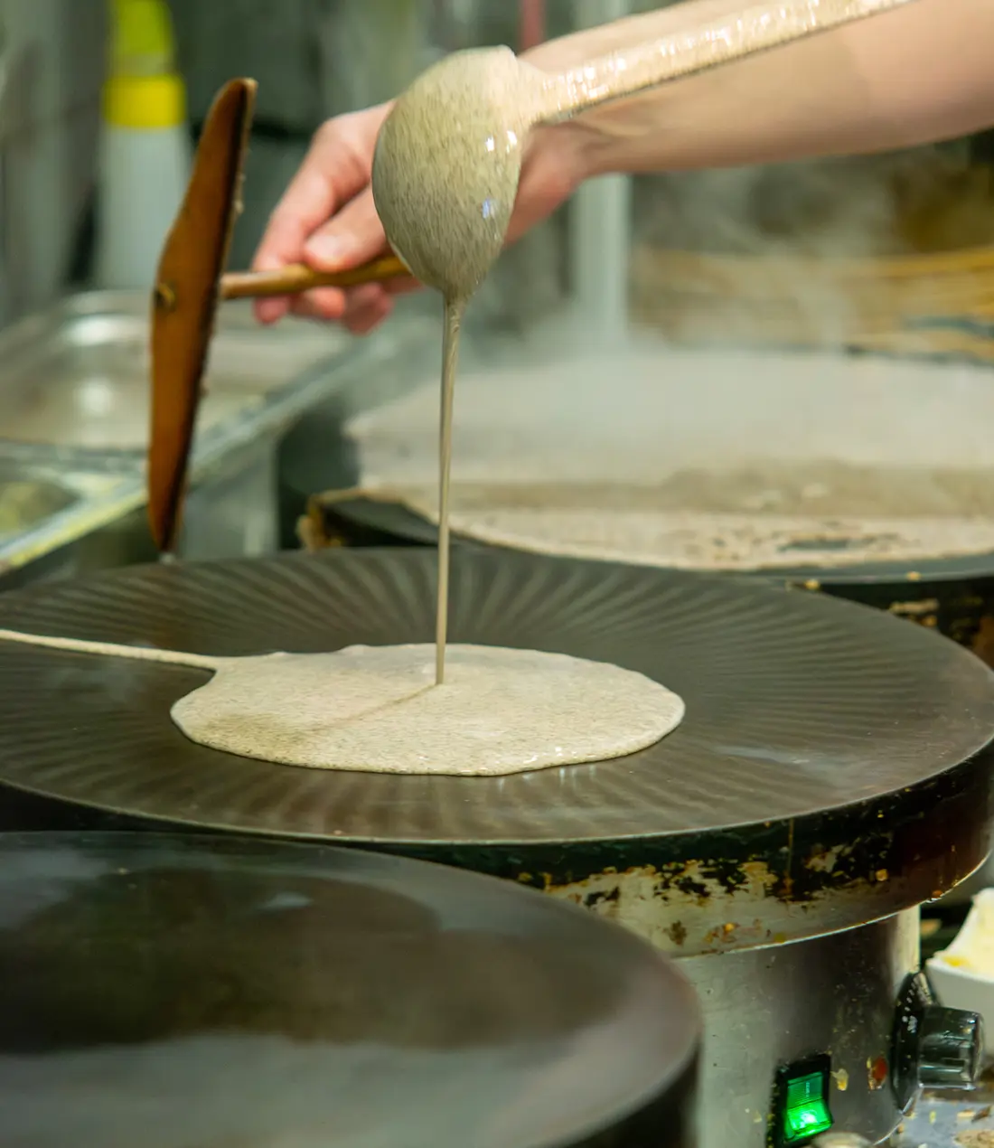Ti Breizh Standort Ependorfer Weg Zubereitung eines Crepes